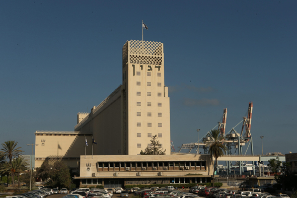 ממגורות דגון בחיפה. שליטה של עשרות שנים באחסון התבואה של ישראל ממגורות דגון בחיפה. שליטה של עשרות שנים באחסון התבואה של ישראל