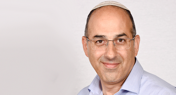 אורי יוניסי, ראש חטיבת קשרי לקוחות בבנק לאומי. אורי יוניסי, ראש חטיבת קשרי לקוחות בבנק לאומי.