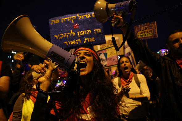 A protest against Netanyhau outside his Jerusalem residence. Photo: Amit Shaabi A protest against Netanyhau outside his Jerusalem residence. Photo: Amit Shaabi