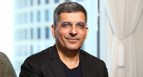 יעקב אטרקצי בעל השליטה באאורה יעקב אטרקצי בעל השליטה באאורה