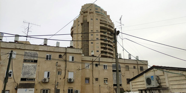 "ההורים שלנו בתמימותם האמינו באחווה הדדית - ולא התנגדו למגדלים שלכם"