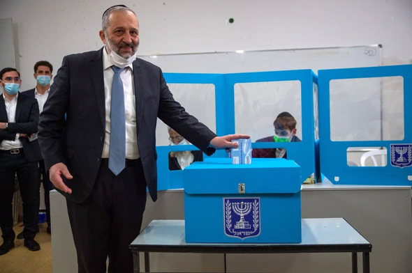 אריה דרעי מצביע, הבוקר אריה דרעי מצביע, הבוקר