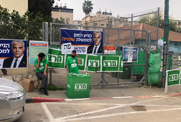 דוכנים של פעילים בגבעתיים דוכנים של פעילים בגבעתיים