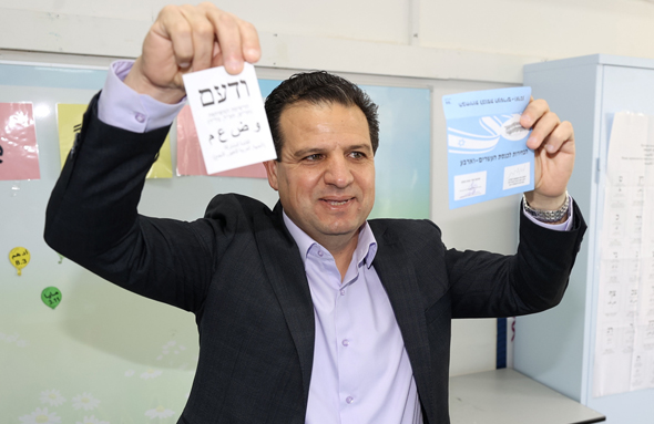 איימן עודה מצביע איימן עודה מצביע