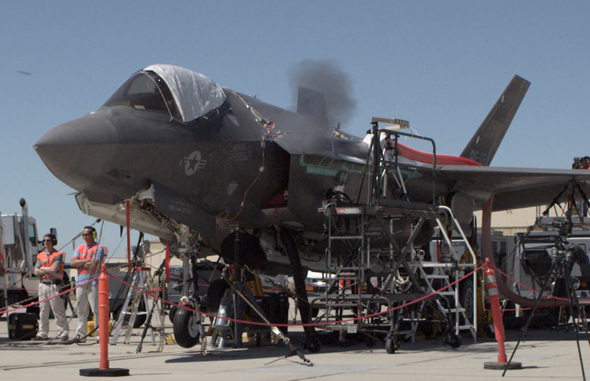 ניסוי ירי בתותח ה-F35. אחד הבאגים שהתגלו היה תקלת שיכוך זעזועים; צרור ארוך היה גורם לכבלים להתנתק בחלל הגוף ולשבש מכשור טיסה ניסוי ירי בתותח ה-F35. אחד הבאגים שהתגלו היה תקלת שיכוך זעזועים; צרור ארוך היה גורם לכבלים להתנתק בחלל הגוף ולשבש מכשור טיסה