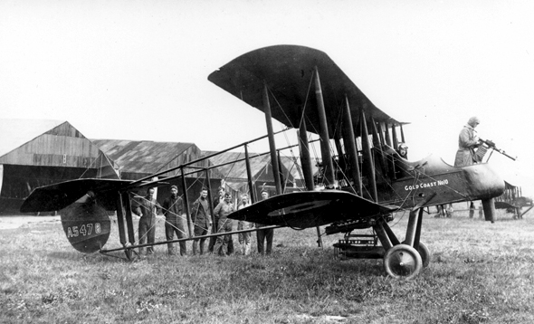 מטוס FE. שימו לב למושב המקלען בחזית; המנוע נמצא מאחור מטוס FE. שימו לב למושב המקלען בחזית; המנוע נמצא מאחור