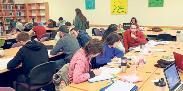 חוזרים ללימודים באקדמיה: מה הסיכוי של צעיר בפריפריה להגיע ללימודי הייטק?