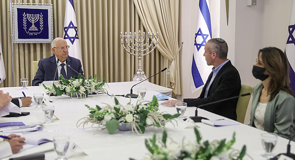 כחול לבן אצל ריבלין כחול לבן אצל ריבלין