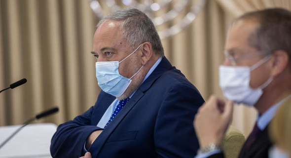 אביגדור ליברמן ממפלגת ישראל ביתנו בבית הנשיא אביגדור ליברמן ממפלגת ישראל ביתנו בבית הנשיא