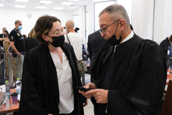 סנגורו של ראש הממשלה בעז בן צור, הבוקר בבית המשפט סנגורו של ראש הממשלה בעז בן צור, הבוקר בבית המשפט