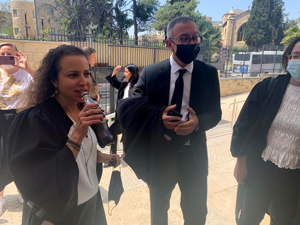הסניגור בועז בן צור והתובעת יהודית תירוש, בשבוע שעבר בבית המשפט הסניגור בועז בן צור והתובעת יהודית תירוש, בשבוע שעבר בבית המשפט