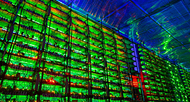 חוות שרתים ל כריית ביטקוין ב רוסיה, צילום: בלומברג