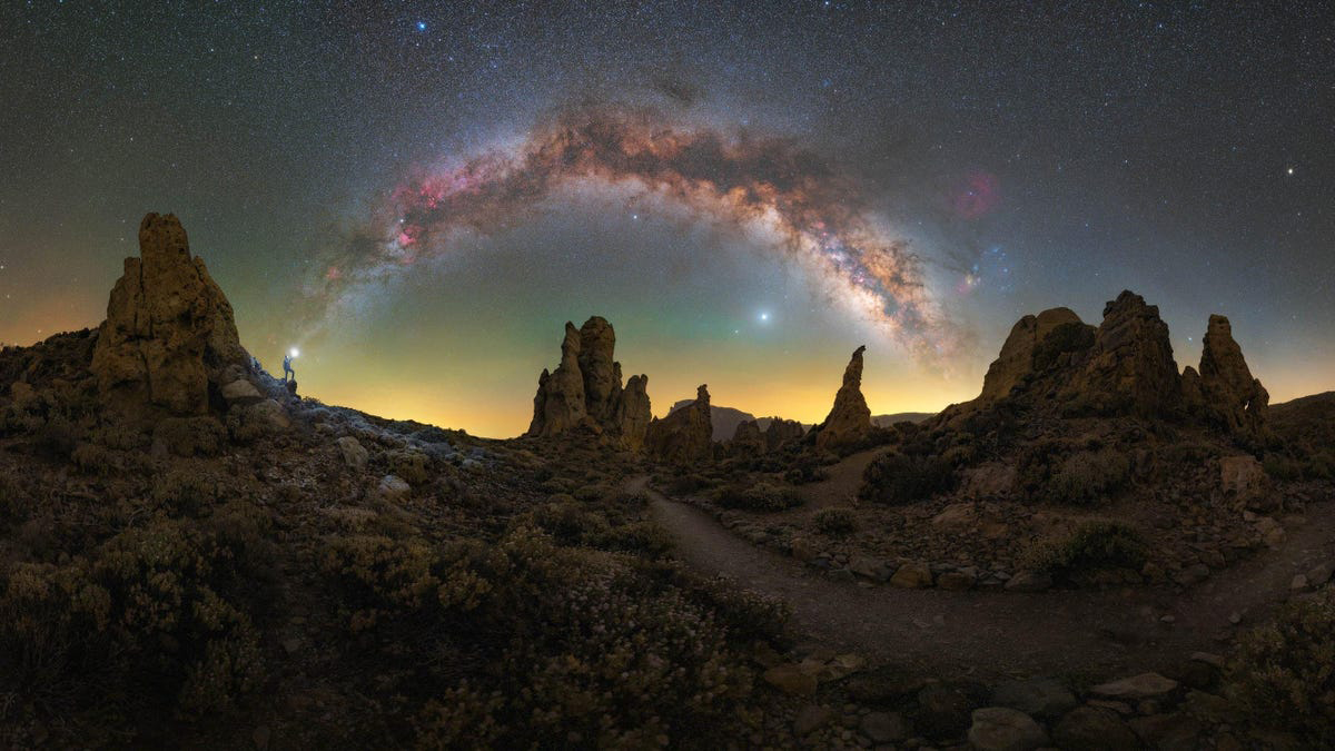 צילום: LORENZO RANIERI TENTI - THE 2021 MILKY WAY PHOTOGRAPHER OF THE YEAR צילום: LORENZO RANIERI TENTI - THE 2021 MILKY WAY PHOTOGRAPHER OF THE YEAR