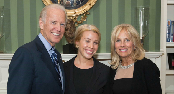 Sarah Bard (center) alongside U.S. President Joe Biden and his wife Jill Biden. Photo: The White House Sarah Bard (center) alongside U.S. President Joe Biden and his wife Jill Biden. Photo: The White House