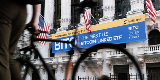 ל־ETF על הביטקוין יש מנגנון עקום שמוחק את התשואה