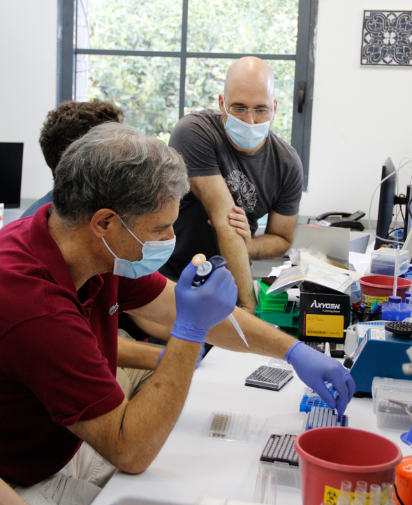 Stibbe tests out the CRISPR experiment in a lab. Photo: PR