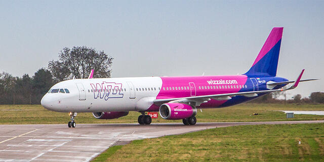 מטוס של חברת ה תעופה וויזאייר Wizz Air לואו קוסט