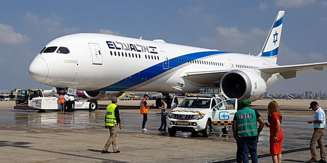 מטוס בואינג 787 דרימליינר אל על החדש נחת בישראל