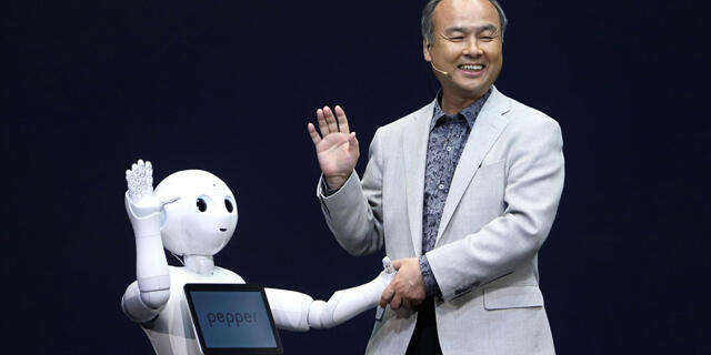 מנכ"ל יו"ר סופטבנק מאסאיושי סון Masayoshi Son רובוט pepper 