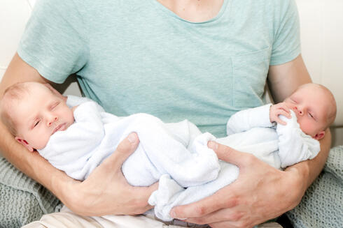 תאומים חופשת לידה אבא, צילום: שאטרסטוק