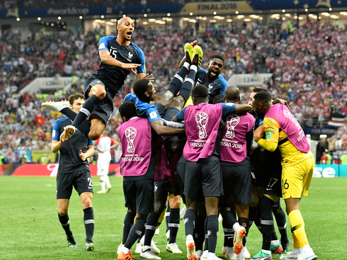 שחקני נבחרת צרפת חוגגים ניצחון מונדיאל 2018, צילום: איי פי