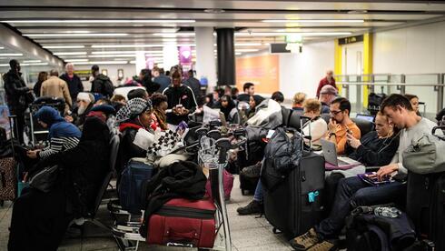 בריטניה: צפי לשיבושים בשדות התעופה ובנמלים בחג המולד