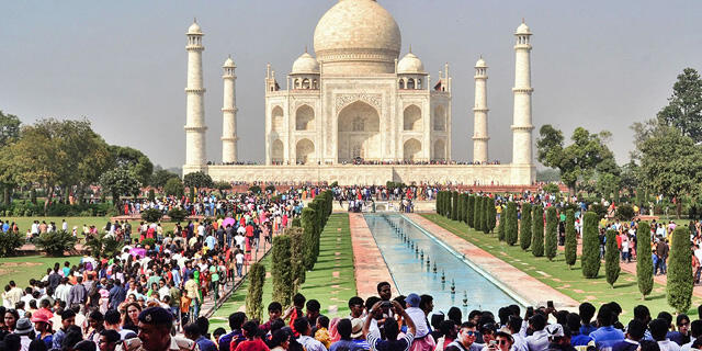 טאג' מאהל אגרה הודו צפיפות תיירים אתרים פסולים