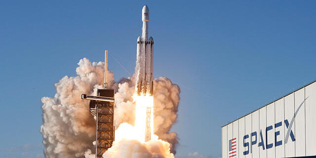spacex ספייס X שיגור של טיל פלקון פעם ראשונה שכל המאיצים חזרו לכדור הארץ אלון מאסק 2