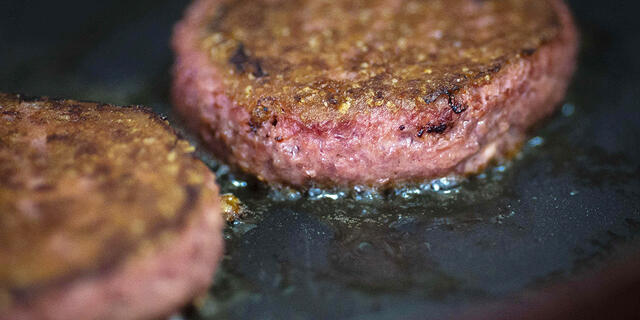 המבורגר טבעוני של המותג ביונד מיט Beyond Meat