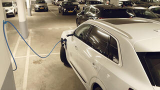 עמדת טעינה ל רכב חשמלי, צילום: עמית שעל