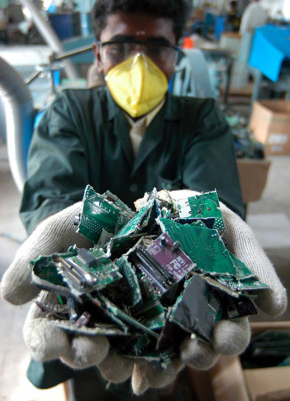 פסולת אלקטרונית, צילום: אי פי איי