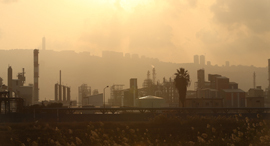 זיהום אוויר ב מפרץ חיפה, צילום: אלעד גרשגורן
