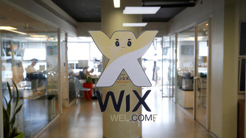 לאחר ההכחשות והבדיחות: WIX מכריזה על תוכנית לקיצוץ עלויות של 150 מיליון דולר בשנה