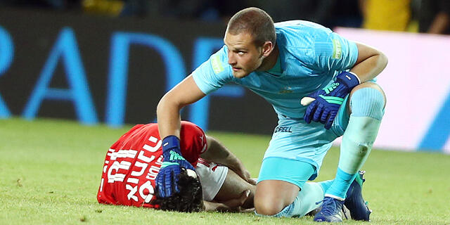 שחקן כדורגל הפועל באר שבע מיכאל אוחנה נפצע במהלך משחק