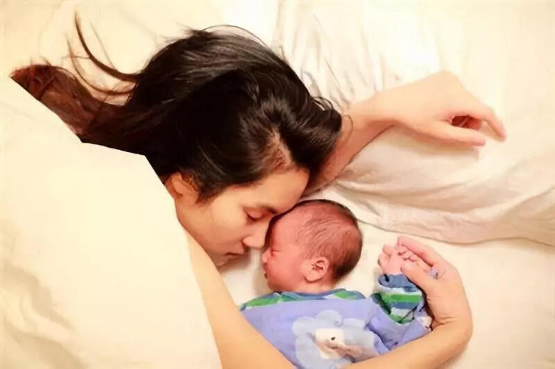 אשה אמא סינית תינוק לידה סין אופיר דור