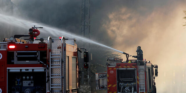 מפעל המזרנים הולנדיה ב שדרות עלה באש מטילים מעזה 12.11.19