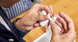 אפל איירפודס פרו airpods pro, צילום: מסך אתר אפל