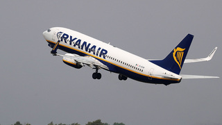 חברת תעופה ריינאייר Ryanair טיסה מטוס, צילום: בלומברג