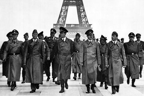 <div style="direction: ltr;"></div>היטלר מבקר בפריז באביב 1940, קצת אחרי שכבש אותה  , צילום: Bundesarchiv