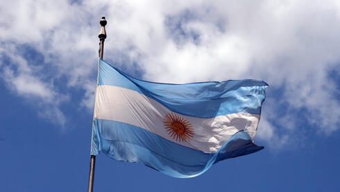 ואמוס: ארגנטינה מעלה את הריבית ב-9.5% לכמעט 70%