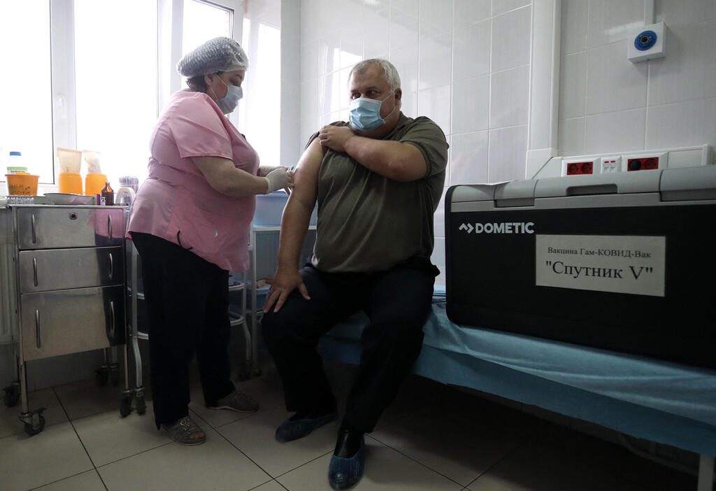 מתן חיסון ספוטניק נגד קורונה ב מוסקבה רוסיה