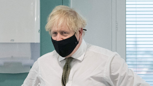 בריטניה: ג'ונסון רוצה מס בריאות שיפר את הבטחת הבחירות שלו