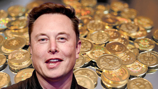 אילון מאסק על רקע ביטקוין, צילום: איי אף פי, אם סי טי