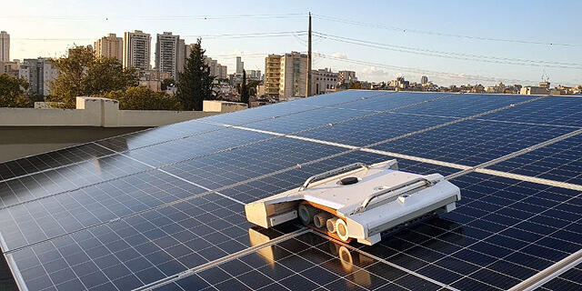 רובוט לניקוי פאנלים סולאריים אותו מפתחת חברת בלייד ריינג'ר BladeRanger