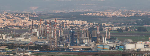 התעשייה הפטרוכימית במפרץ חיפה, צילום: גיל נחושתן