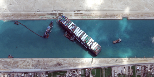 תעלת סואץ חסומה. מפרץ אילת יכול להפוך למרכז שינוע סחורות עולמי, צילום: רויטרס