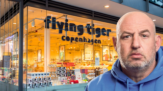 הראל ויזל על רקע סניף של פליינג טייגר, צילום: דימה טליאנסקי, שאטרסטוק 