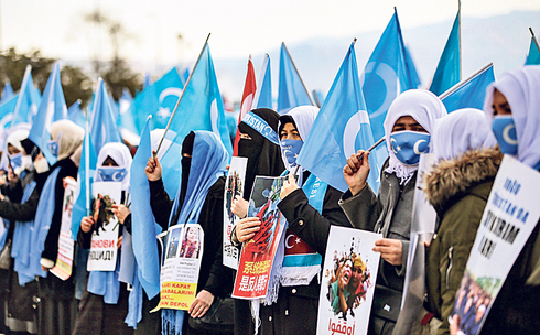 אויגוריות מפגינות נגד סין באיסטנבול, צילום: איי אף פי