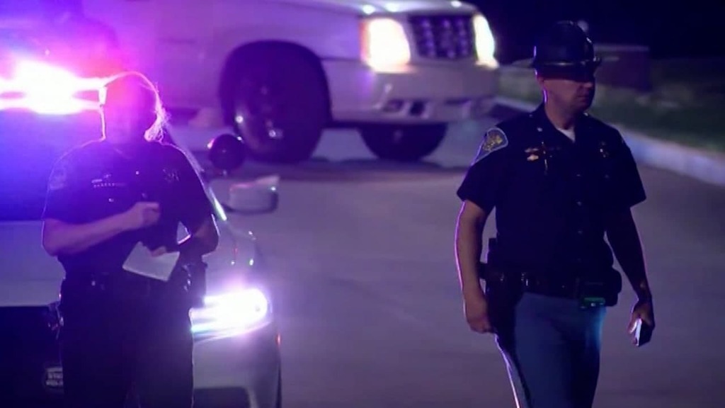 ארה"ב טבח במתקן פדקס ב אינדיאנפוליס שמונה הרוגים כלי נשק