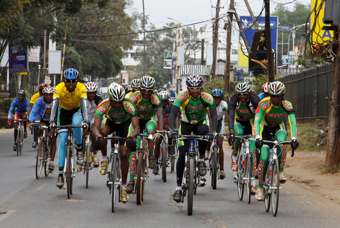 רוכבי אופניים מקצועיים בקניה , צילום: איי פי